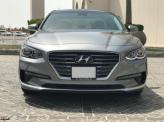 Веретенообразная решетка радиатора Lexus ES занимает почти всю переднюю часть
