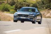Фары Volvo S90 украшены Т-образными светодиодами