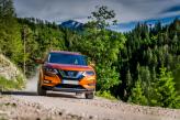 Решетка радиатора Nissan X-Trail украшена V-образным молдингом