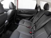 На втором ряду Nissan весьма просторно