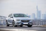 Широкая решетка радиатора Opel Insignia напоминает улыбку