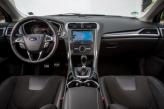 На приборной панели Ford находится немаленький дисплей