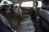 В Mondeo сзади довольно много места над головой и для ног