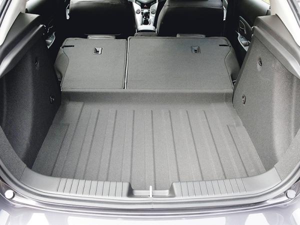 Chevrolet Cruze Hatchback: ставка на практичность и стиль