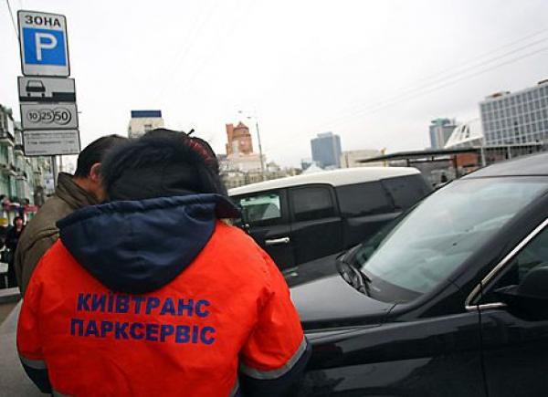 В Киеве хотят заменить парковщиков на инспекторов-контролеров