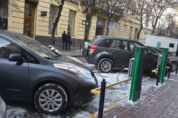 Во Львове уже открыты станции зарядки электромобилей