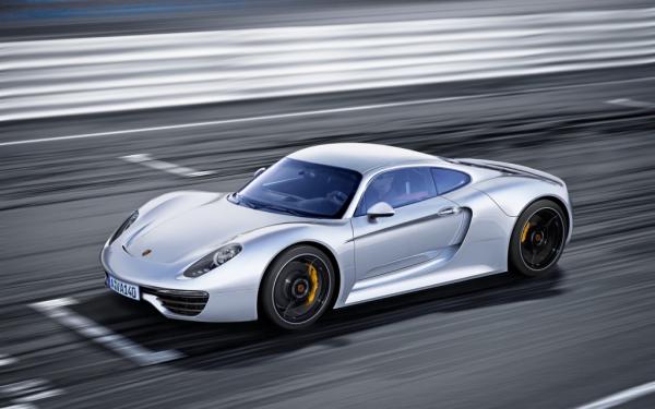 Porsche разрабатывают среднемоторное купе