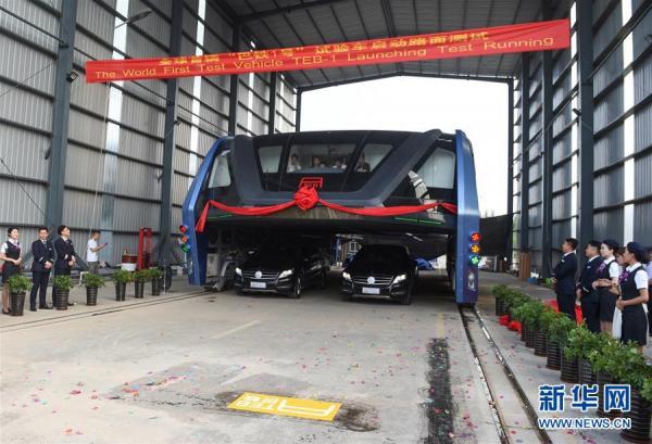 В Китае испытывают гигантский автобус