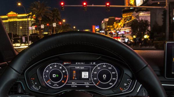 Новые Audi могут распознавать сигналы светофора