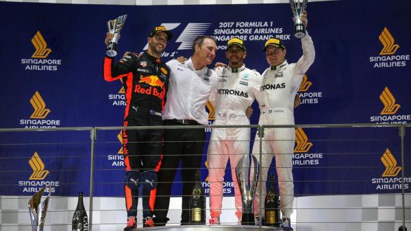 Формула-1: безоговорочная победа Хэмилтона в Гран-при Сингапура