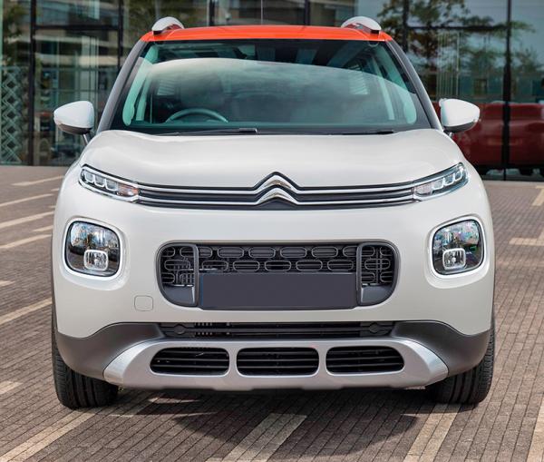 Передняя часть Citroen C3 Aircross выглядит очень необычно