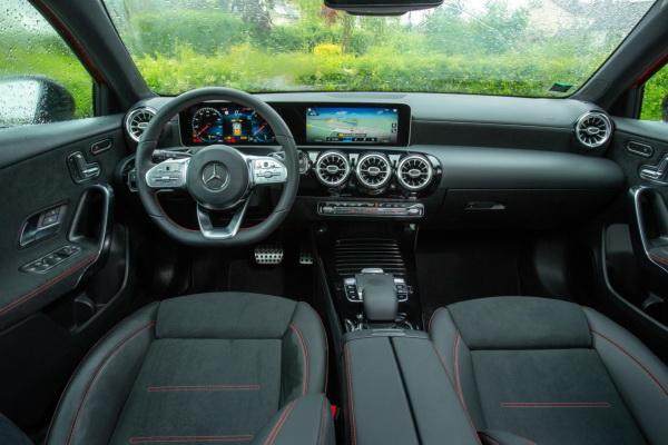 Audi A3 Sportback, Infiniti Q30 и Mercedes-Benz A-Class: недешевый С-класс