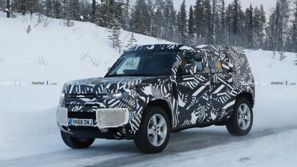 Новый Land Rover Defender засняли на тестах