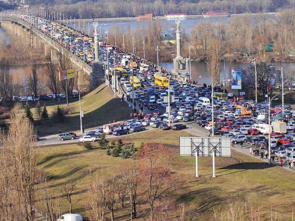 С каждым годом загруженность дорог Киева увеличивается в несколько раз