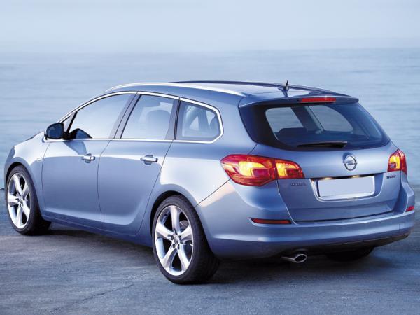 Opel Astra Sports Tourer: спортивность – не помеха практичности