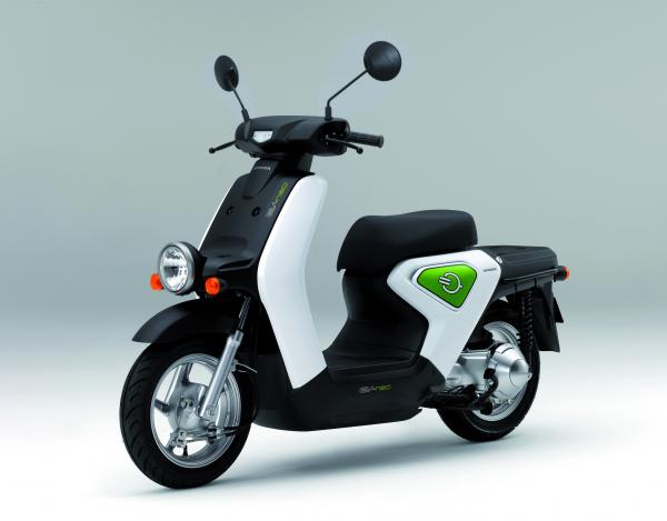 Honda начала продажи электрического скутера EV-neo