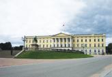 В Королевском дворце, расположившемся в Осло, и сегодня находится официальная резиденция королевской семьи