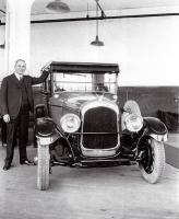 Для "оживления" автопроизводителей-должников Крайслер в первую очередь налаживал выпуск недорогого высокопроизводительного автомобиля, который должен был конкурировать
