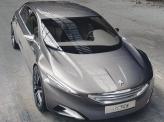 Раскосые фары и узкая решетка радиатора - черты нового стиля Peugeot