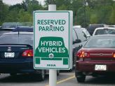 В некоторых странах владельцам гибридов забронированы бесплатные места на парковках