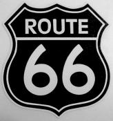 Первые междугородные шоссе, такие как легендарный американский Route 66, не имели ограничений скорости