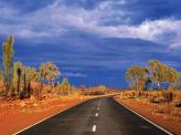 На некоторых участках дорог в пустынях Австралии лимиты скорости отсутствуют до сих пор