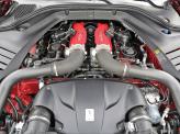 Благодаря двум турбинам 3,8-литровый V8 развивает 560 л. с. и 755 Н•м