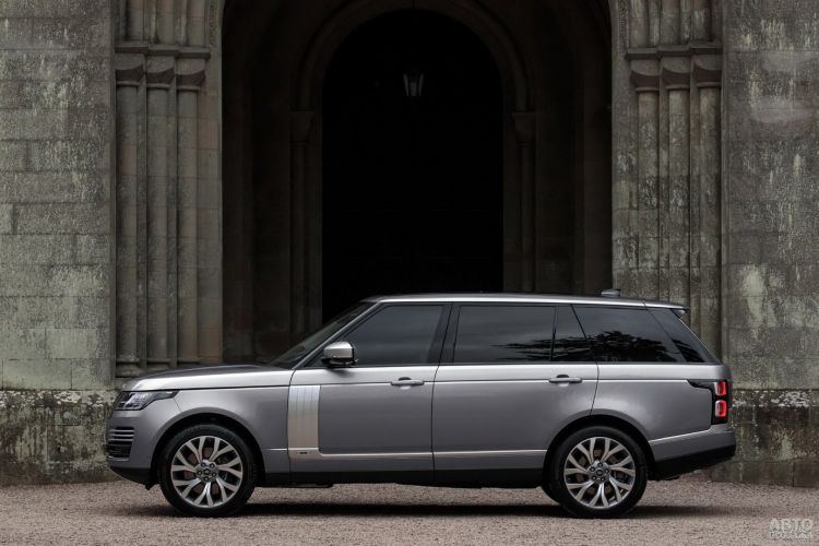 Range Rover получил новую гибридную версию