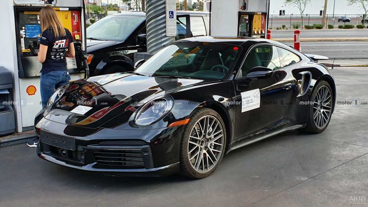 Новый Porsche 911 Turbo засняли на тестах