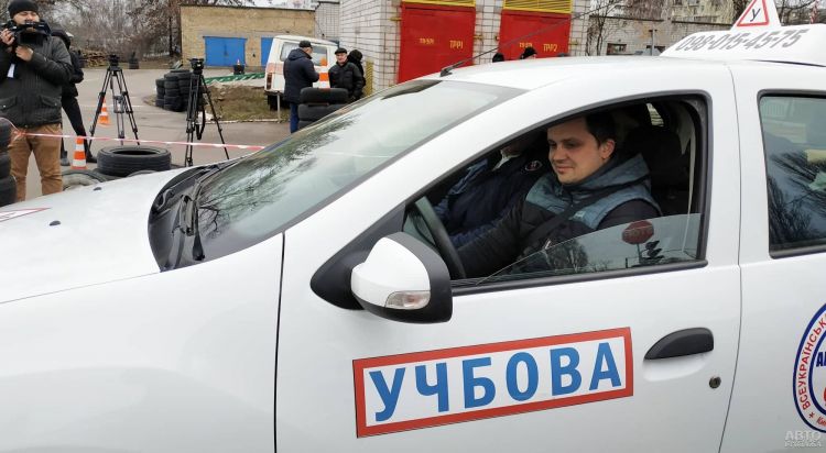 В Украине изменили процедуру сдачи экзаменов на права