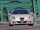 Радиаторная решетка Alfa Romeo Giulietta напоминает клюв
