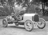 В 1909 году Шевроле стал очень популярной личностью, и благодаря знакомству с Уилямом Дюрантом, он возглавил гоночную команду Buick