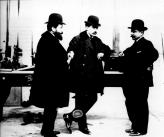 Слева направо: Марсель, Луи и Фернанд Рено – в 1899 году они регистрируют компанию Renault Freres, в которой старшие братья берут на себя менеджмент и коммерческие заботы