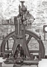 В 1896 году Рудольф Дизель  с гордостью представляет готовый экземпляр своего работоспособного двигателя мощностью 20 л. с., который сегодня экспонируется  в Машиностроительном музее  в городе Аугсбург