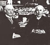 Рудольф Дизель получил известность на весь мир, став на один уровень  с известнейшими людьми начала  ХХ века (на фото – вместе с Томасом Эдисоном)