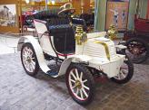 На Type 36 1901 года Арман Пежо перенес двигатель вперед и спрятал под капотом, установил рулевое управление, и теперь автомобили Peugeot стали немного напоминать современные