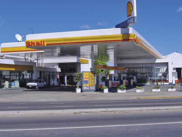 АЗС выиграли суд в АМКУ относительно ценового барьера на бензин