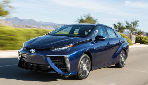 Toyota начинает серийное производство водородного автомобиля