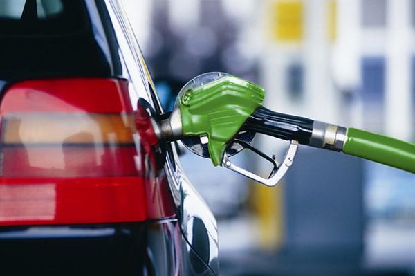 Кабмин отменил обязательную сертификацию топлива и транспорта