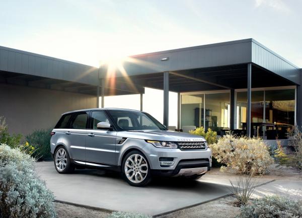 Начальный Range Rover Sport оснащен 2,0-литровым 240-сильным турбомотором