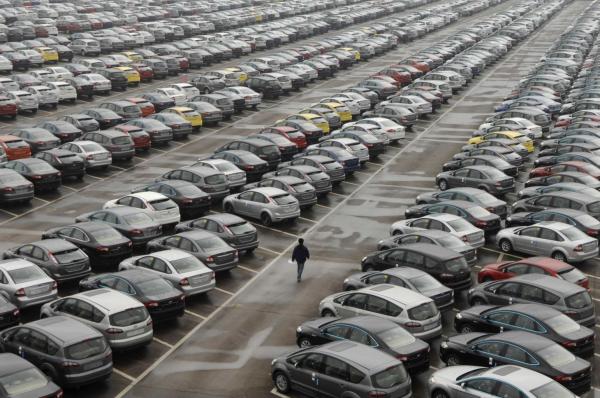Продажи легковых автомобилей в Украине выросли на половину