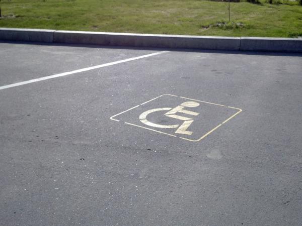 В Украине увеличен штраф за парковку на местах для инвалидов