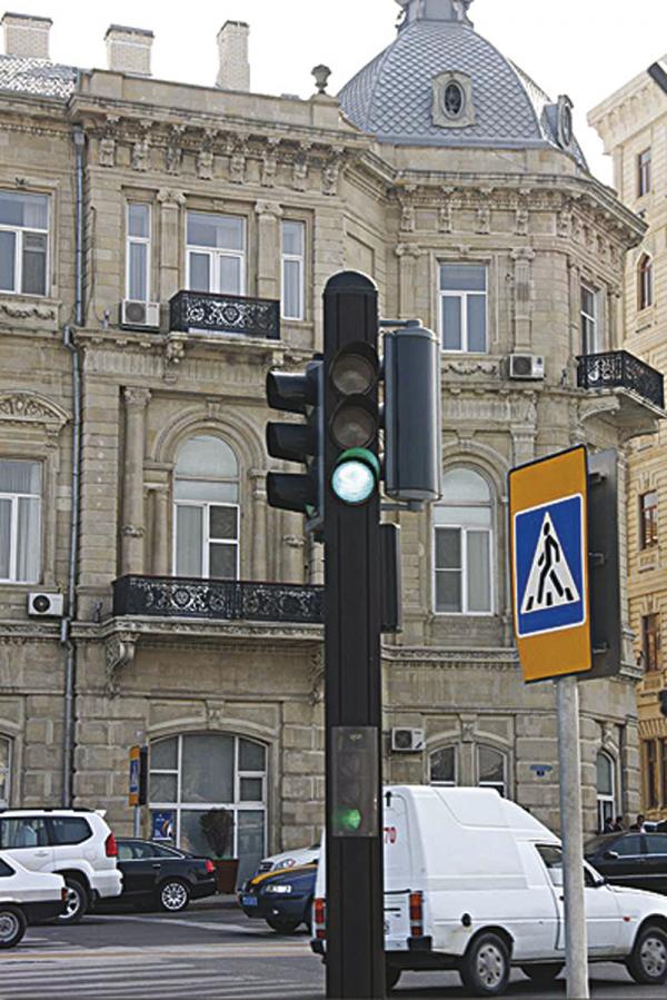 На 10 перекрестках г. Николаева ГАИ отключила желтый сигнал светофора