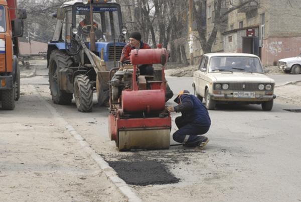 С приходом плюсовой температуры на улицах столицы планируют начать масштабные работы по ремонту дорог