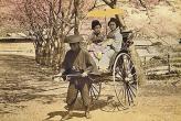 Первое время поездку на рикше могли себе позволить только люди с высоким уровнем достатка