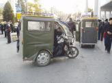 Грузовая рикша отличается тем, что вместо пассажиров перевозит небольшой груз