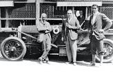 Бентли в компании знакомых с военных лет инженеров, с которыми в 1919 году основал компанию Bentley Motors Ltd