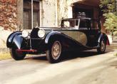 Рядный 8-цилиндровый 350-килограммовый силовой агрегат Bugatti Royale имел объем почти 13 л и развивал 300 л. с., что позволяло автомобилю спокойно оставлять позади любого соседа по дороге, ведь разгоняться он мог до 200 км/ч