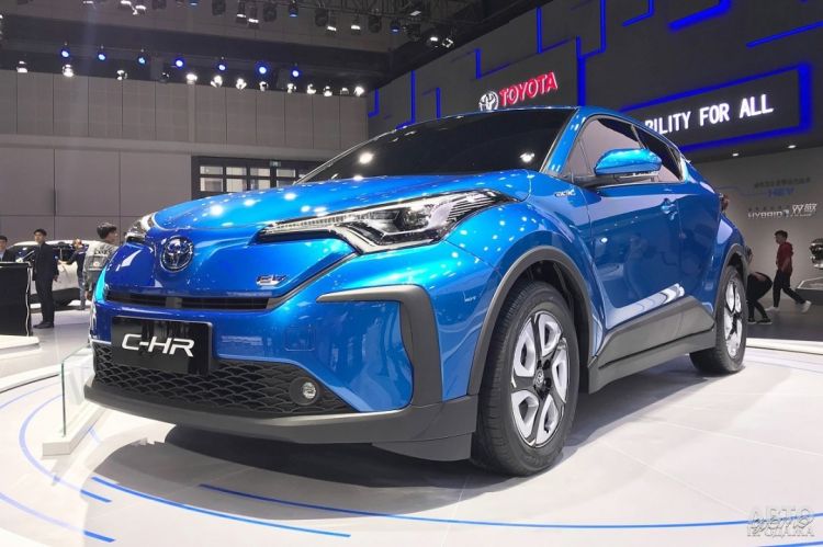 Toyota C-HR стал электромобилем
