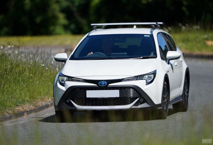 Toyota Corolla Trek: гибрид для активного отдыха